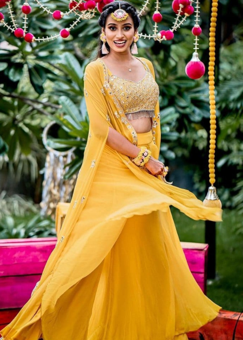 Lehenga Twirl bridal pose