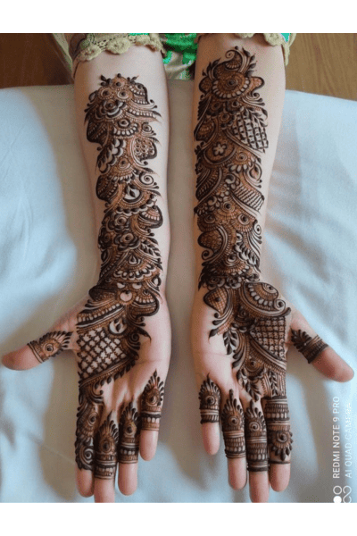 Arabic-Inspired Luxury Mehndi Design: