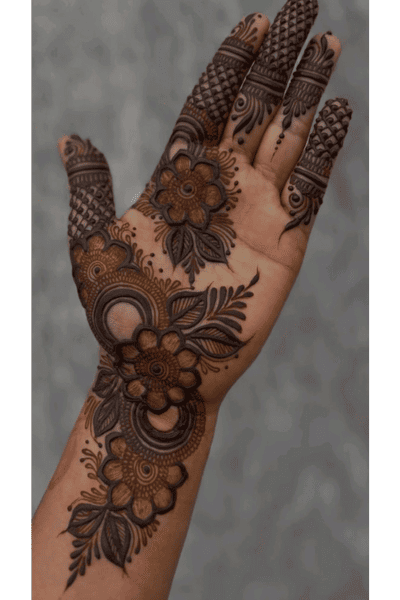 Arabic Diagonal Flow Mehndi Design