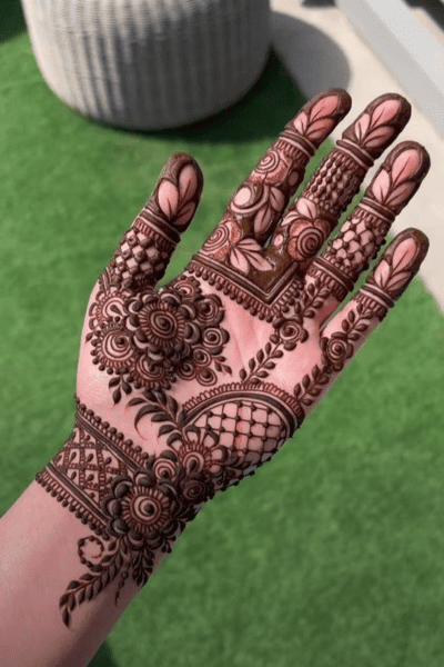 Symmetrical Minimalism Mehndi Design